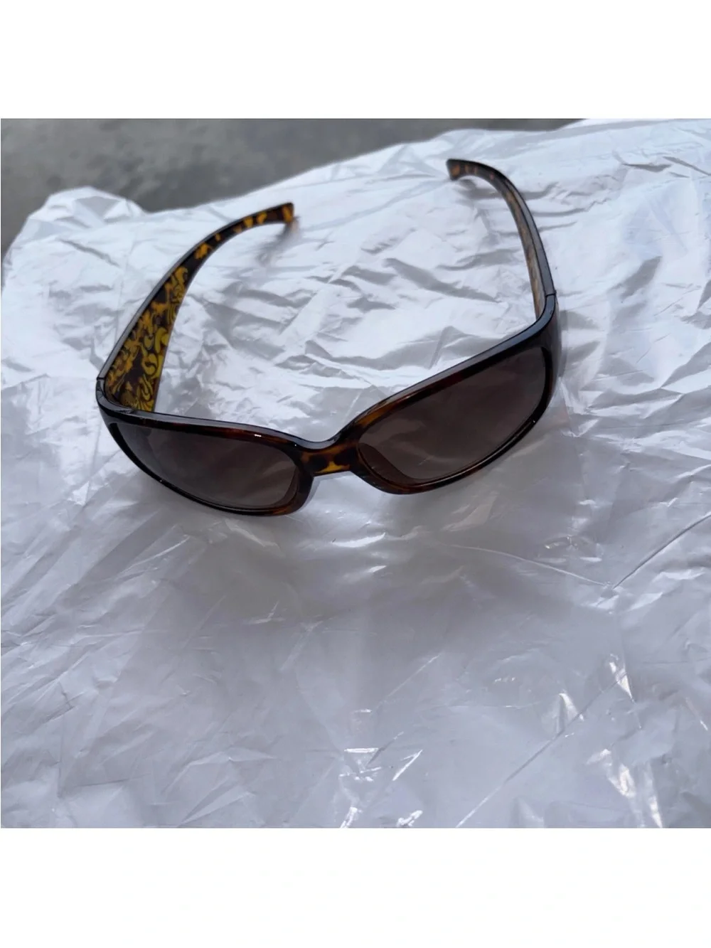 Oscar de la Renta Tortoiseshell Frame Sunglasses with Brown Lenses